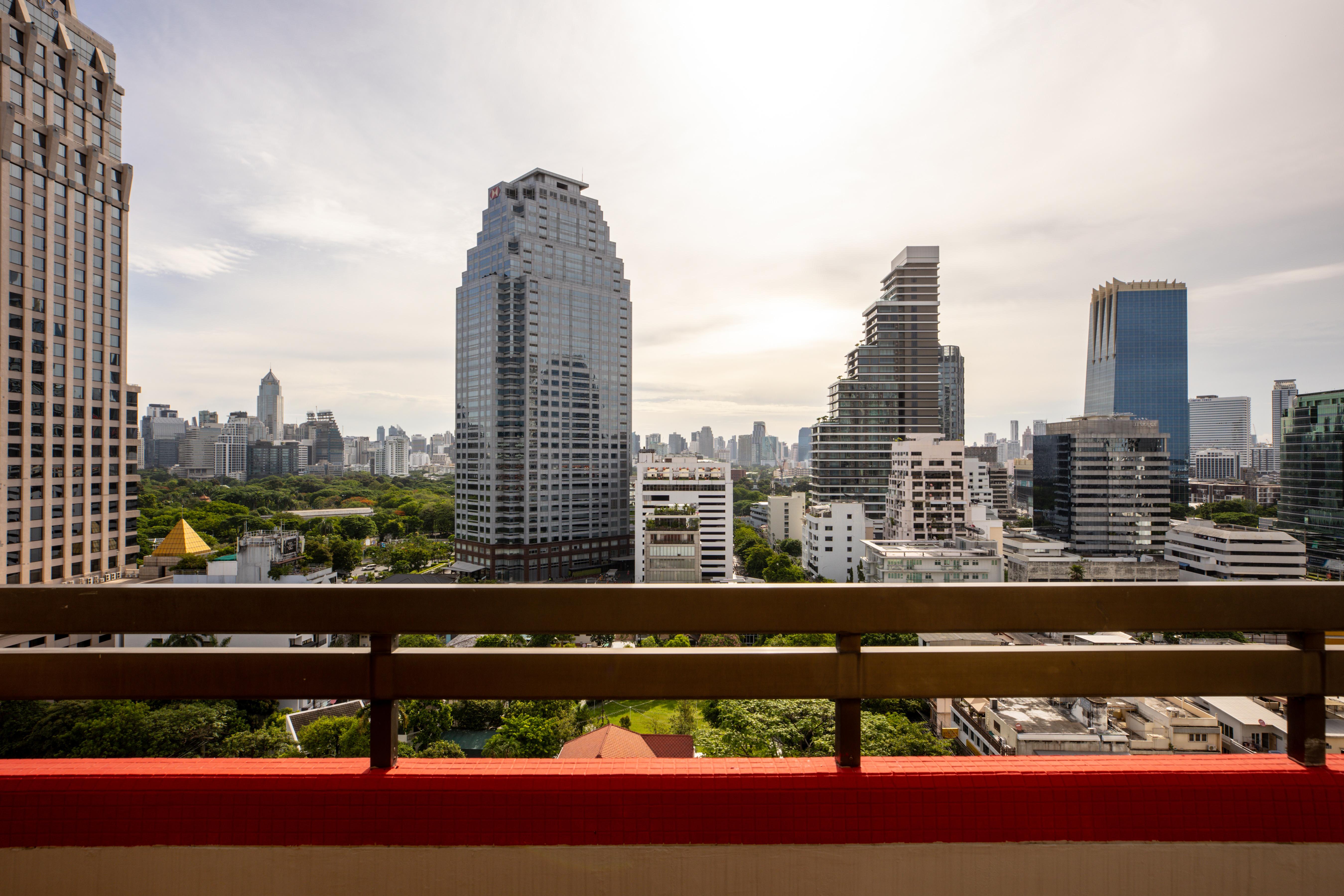 Bandara Silom Suites, Bangkok Exterior foto